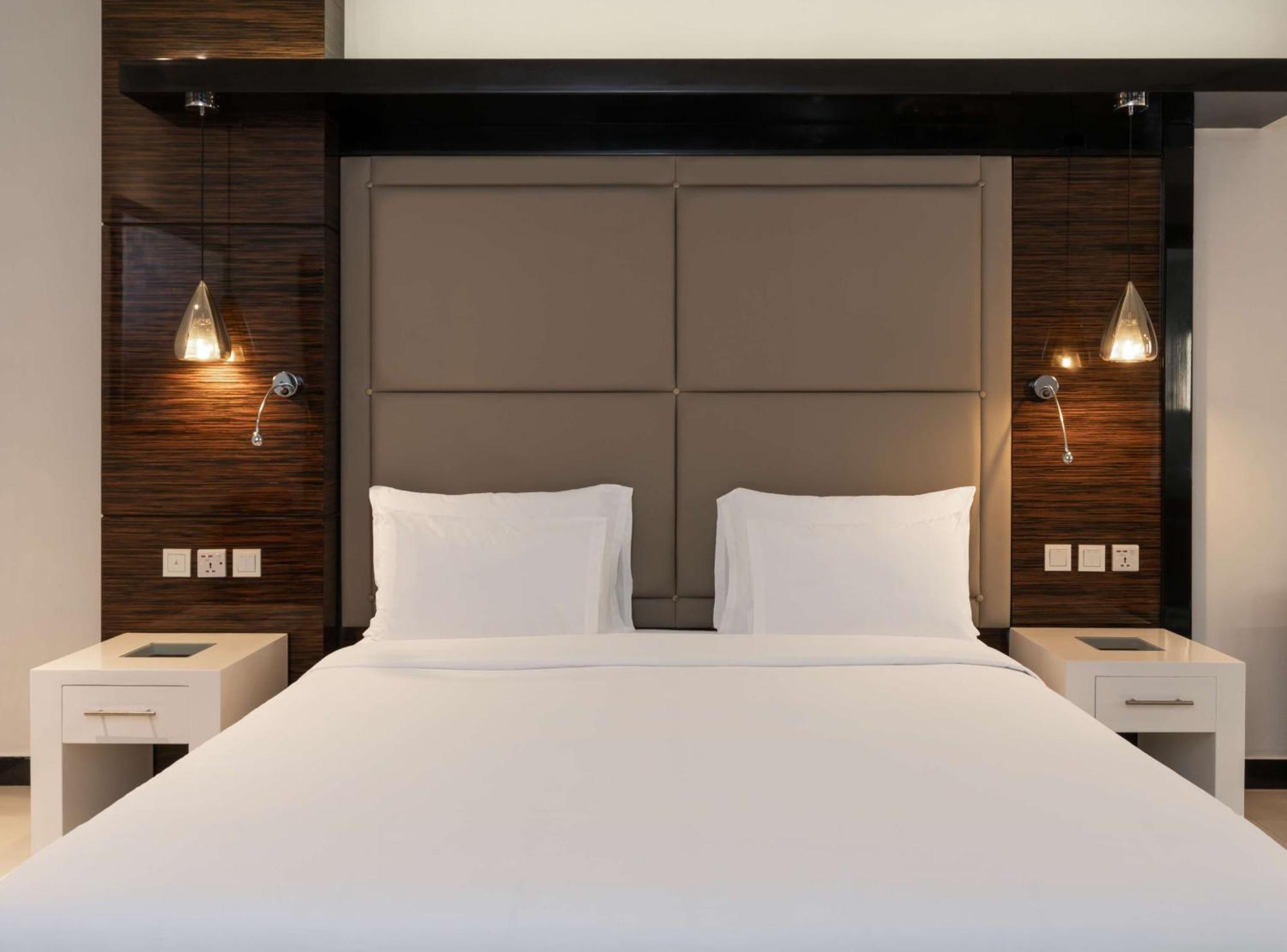 ラディソン ブル ホテル ルサカ エクステリア 写真 A bedroom at the hotel